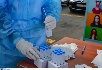 Κορονοϊός: Το σάλιο αποκαλύπτει καλύτερα το μεγάλο ιικό φορτίο από ό,τι το ρινοφαρυγγικό δείγμα