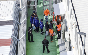Κοινό ευρωπαϊκό σύστημα για απελάσεις μεταναστών φέρνει η Κομισιόν: Τι προβλέπει