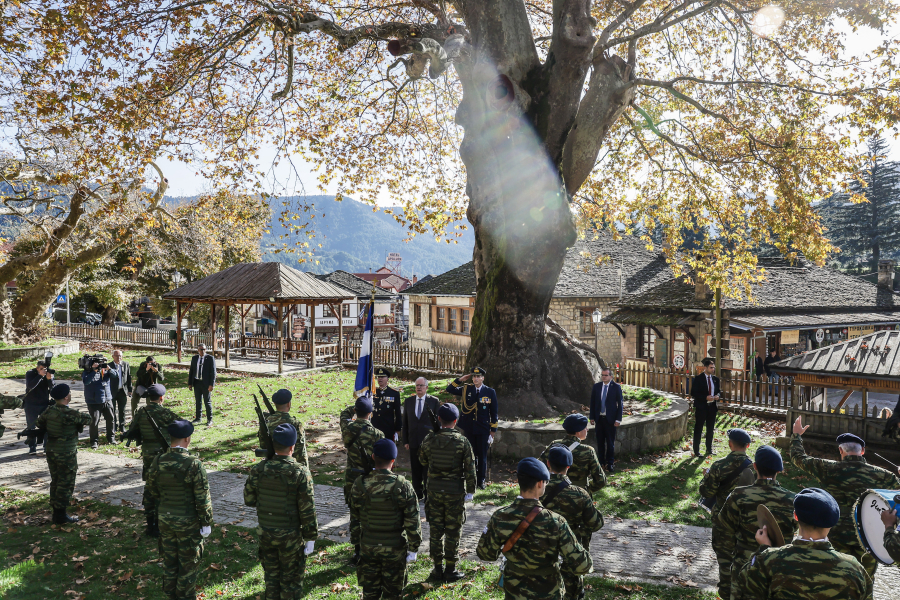 Μέτωπο και με αξιωματικούς