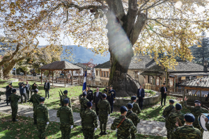 Μέτωπο και με αξιωματικούς