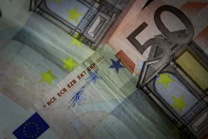 ΕΦΚΑ: Στα 1.175,83 ευρώ και στα 391,31 ευρώ διαμορφώθηκαν οι μέσοι μισθοί πλήρους και μερικής απασχόλησης