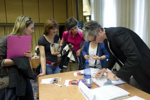 Αντιδράσεις αλλά και χαμόγελα από το νέο μισθολόγιο στο Δημόσιο