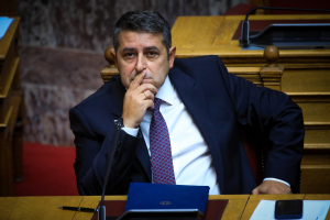 Παραμένει διασωληνωμένος και σε σταθερή κατάσταση ο Γιώργος Μυλωνάκης