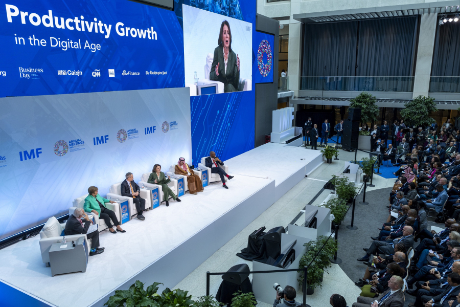 Σε σταυροδρόμι μετασχηματισμών η παγκόσμια οικονομία