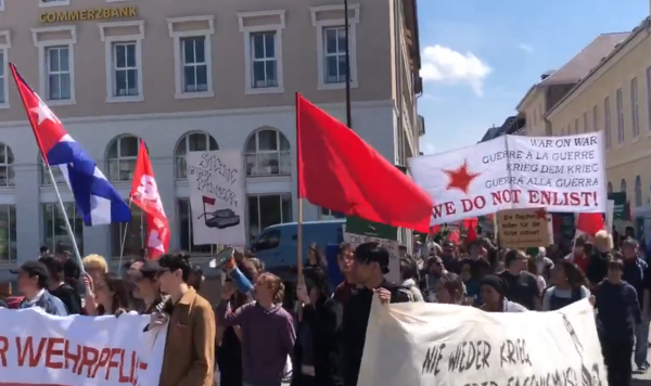 Γερμανία: Χιλιάδες μαθητές διαδηλώνουν ενάντια στη στρατιωτική θητεία