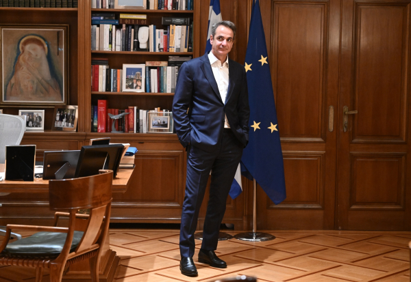 Πίσω ολοταχώς