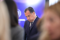 Ο Άδωνις Γεωργιάδης «διορθώνει» τον Λάκη Λαζόπουλο