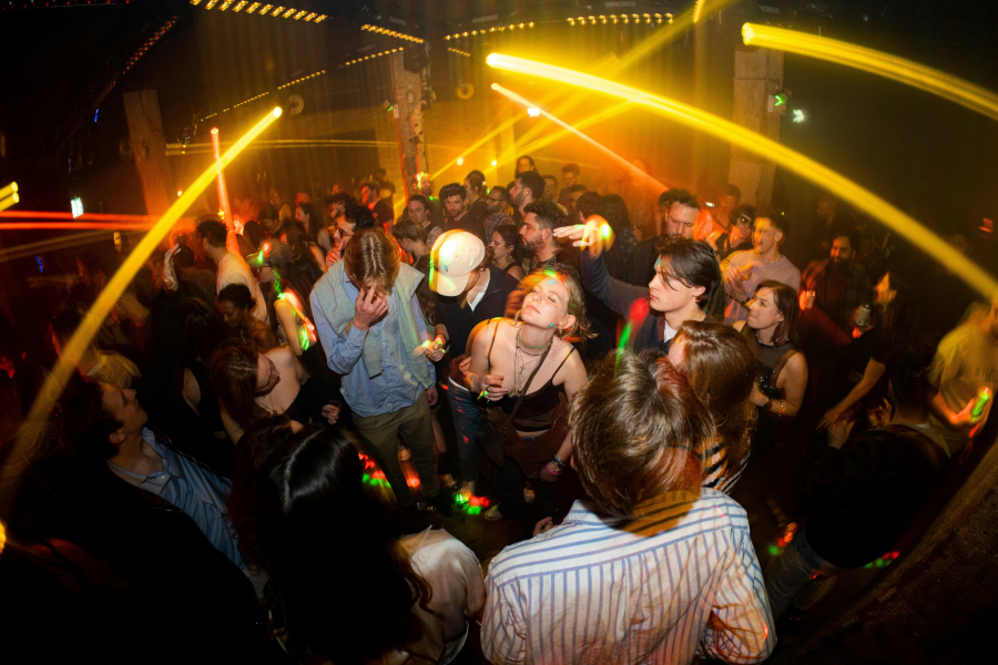 Πώς θα λειτουργεί ο ψηφιακός έλεγχος ηλικίας με QR code για αλκοόλ και καπνό σε καταστήματα και μπαρ