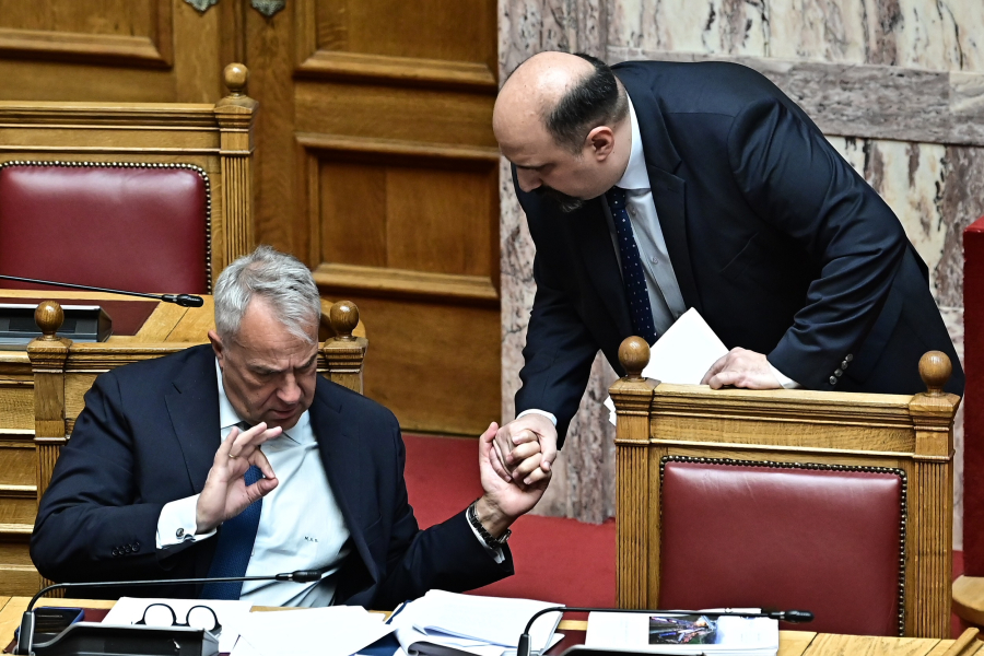 Τέμπη: Βαριές κουβέντες και ομοβροντία πυρών από την αντιπολίτευση στη Βουλή