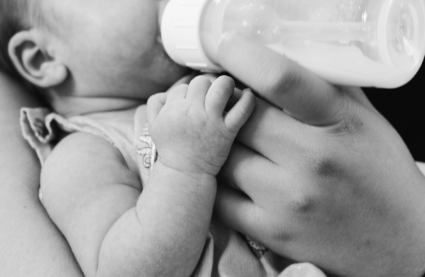Γαλλία: Νέα ανάκληση βρεφικού γάλακτος – 12 μωρά παρουσίασαν γαστρεντερικές διαταραχές