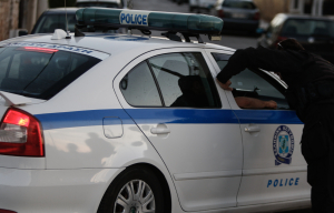 Λάρισα: Άγριο επεισόδιο με άνδρα που απειλούσε με μαχαίρι την οικογένειά του