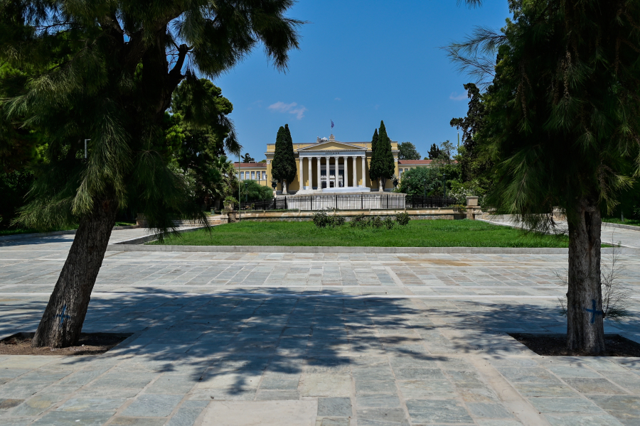 Γυναίκα αυτοπυρπολήθηκε έξω από την Αίγλη Ζαππείου