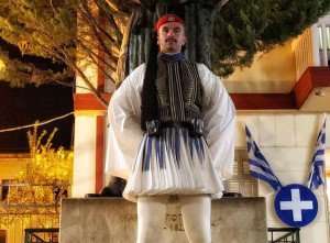 Συγκλονίζουν οι γονείς του αδικοχαμένου Εύζωνα Σπύρου Θωμά - Η επιστολή που «ραγίζει» καρδιές