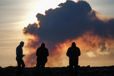 Ισλανδία: Η λάβα από το ηφαίστειο έφτασε σε λιμάνι καίγοντας σπίτια