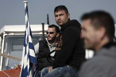 Ζεσταίνουν τα τρακτέρ οι αγρότες