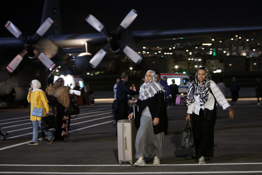 Πόλεμος στο Σουδάν: Κλειστό το αεροδρόμιο όλο τον Μάιο, συνεχίζονται οι μάχες