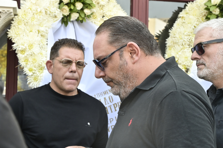 Πλήθος κόσμου στο τελευταίο αντίο του Δημήτρη Κόκοτα