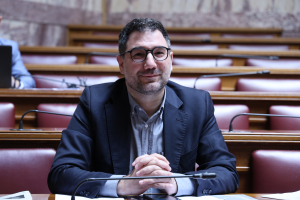 Ηλιόπουλος: Η κυβέρνηση ζητά εμπιστοσύνη, ενώ ελέγχεται για 175 σκάνδαλα