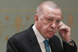 O Ερντογάν προχώρησε σε μίνι ανασχηματισμό μέσα στη νύχτα: Αντικατέστησε τους υπουργούς Δικαιοσύνης και Εσωτερικών