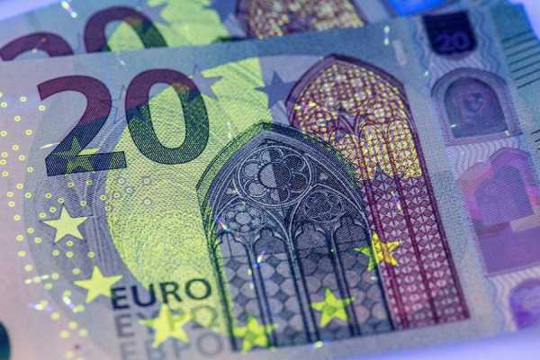 «Μαχαίρι» στα οικογενειακά επιδόματα του ΟΓΑ για να «τρέξει» το Εισόδημα Κοινωνικής Αλληλεγγύης