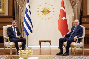 Οι ανοιχτοί δίαυλοι, η «θετική ατζέντα», οι σημαντικές διαφωνίες και τα επόμενα ορόσημα στις ελληνοτουρκικές σχέσεις
