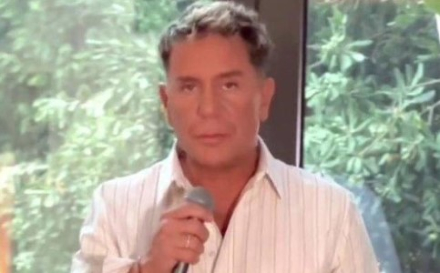 Μαζωνάκης: «Στα 50 βρήκα, ανακάλυψα κι εκτίμησα εμένα και τη φωνή μου»