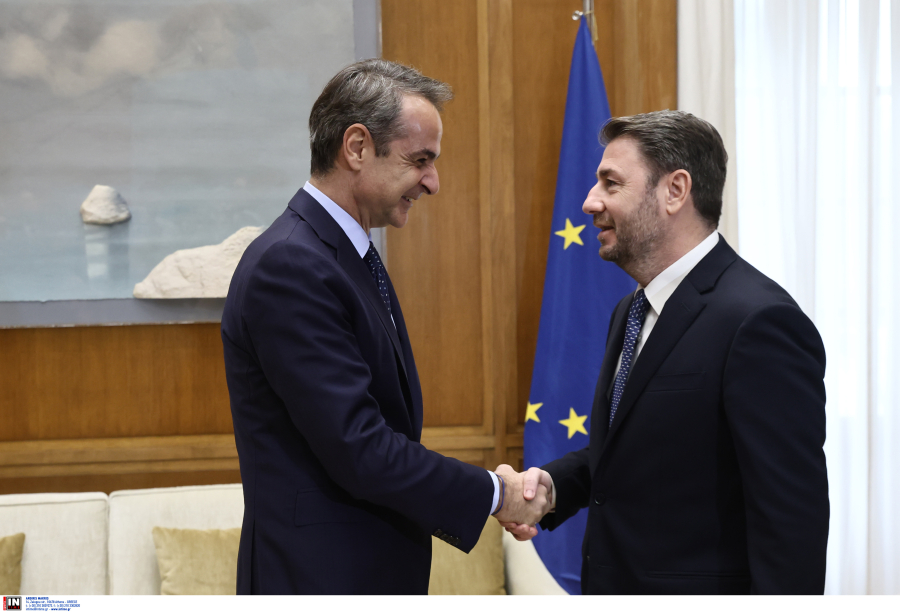 Περίπλοκο πολιτικό παιχνίδι για 3 + 1 παίχτες