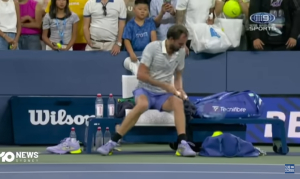 US Open: Πρόστιμο 42.500 δολαρίων στον Μεντβέντεφ για ξέσπασμα στη ρακέτα και τον διαιτητή (Βίντεο)