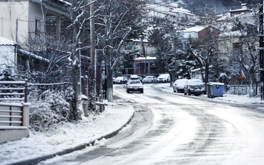 Σαρώνει τη Δυτική Μακεδονία ο χιονιάς: Σε ποιους δρόμους χρειάζονται αλυσίδες