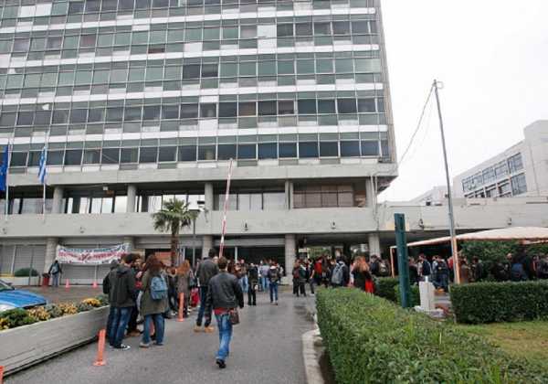 Κατάληψη στο Κτίριο Διοίκησης του ΑΠΘ από φοιτητές