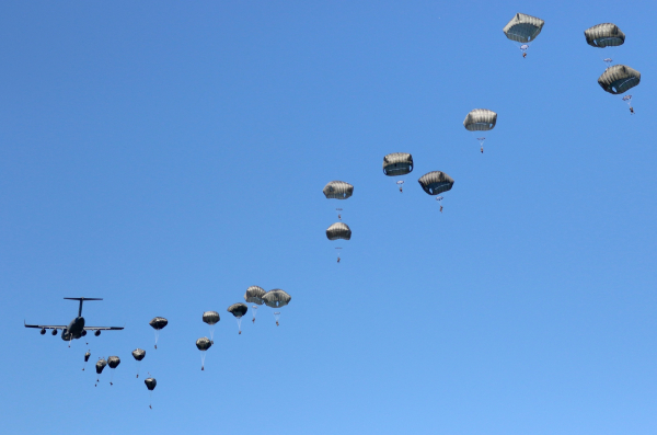 Ο Τραμπ στέλνει ομάδα επίλεκτης μεραρχίας στη Μέση Ανατολή - Τα σενάρια για την επόμενη κίνηση