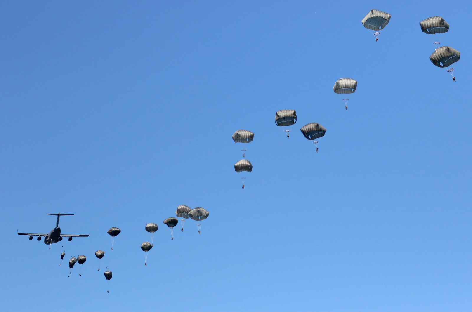 Ο Τραμπ στέλνει ομάδα επίλεκτης μεραρχίας στη Μέση Ανατολή - Τα σενάρια για την επόμενη κίνηση