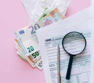 Εφορία: Ποιοι μπήκαν σε έλεγχο για ύποπτες υποθέσεις ξεπλύματος και ληξιπρόθεσμα χρέη