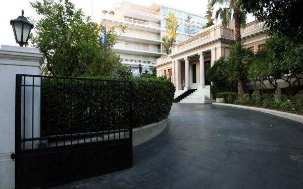 «Ο κ. Σαμαράς διολισθαίνει από τη γραφικότητα στη γελοιότητα»