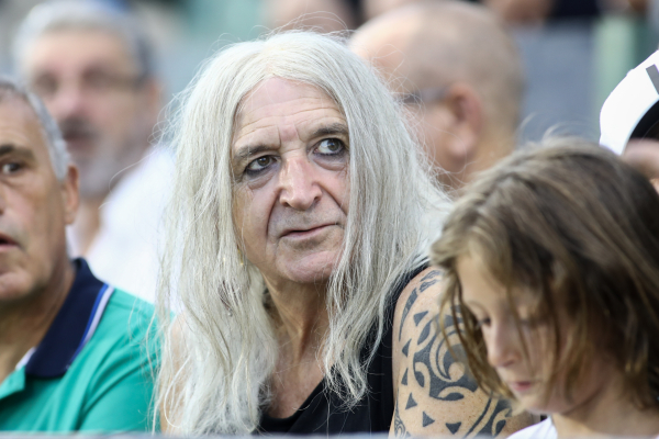 Η απάντηση Καρβέλα στην Άννα Βίσση: Προτιμώ την οικονομική μου αυτοκτονία παρά την ηθική μου δολοφονία