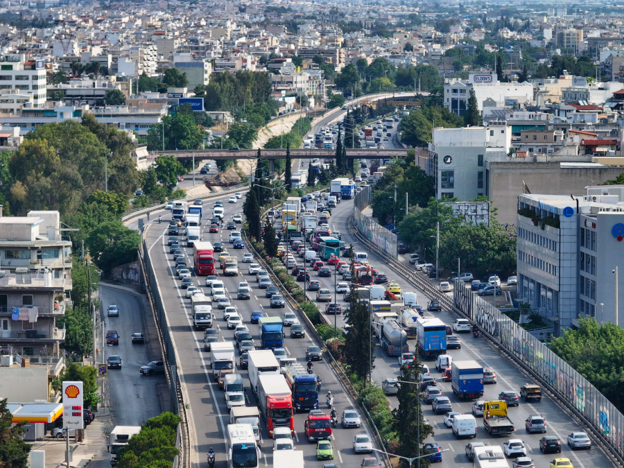 Στο τραπέζι η απαγόρευση των φορτηγών από τις 7 έως τις 10 το πρωί στον Κηφισό