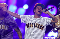 O Bruno Mars ανακοίνωσε την κυκλοφορία του νέου του άλμπουμ «The Romantic»