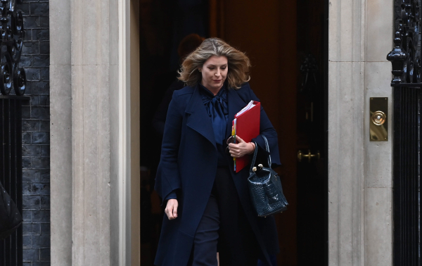 Έτοιμη να διεκδικήσει την πρωθυπουργία η Πένι Μόρντοντ μετά την παραίτηση Τρας