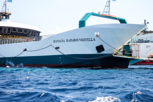 Νέα Στύρα: Ρήγμα 20 μέτρων στο φέρι μποτ - Κίνδυνος να βουλιάξει κατά την ρυμούλκηση