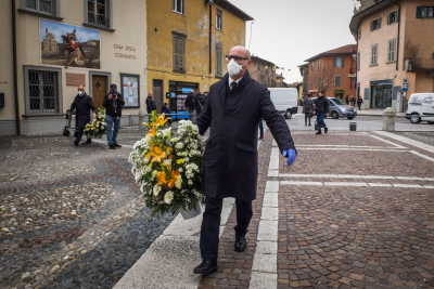 Ιταλία: Πέθανε γνωστός αντιεμβολιαστής - Πρότεινε ίαση για τον κορονοϊό με... βιταμίνες
