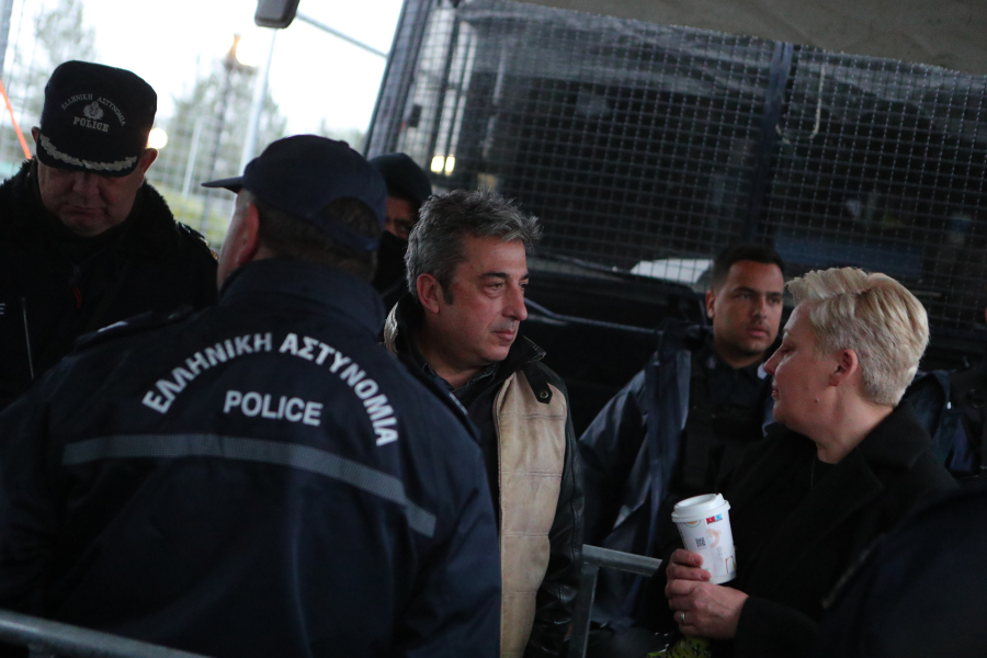 Δίκη για τα Τέμπη: Ξεκινάει ξανά μετά το φιάσκο με την αίθουσα - Αυστηροί έλεγχοι στην είσοδο