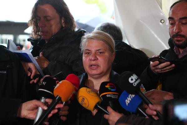 Δίκη για τα Τέμπη: «Σας ικετεύω σαν μάνα. Να καταδικαστούν οι δολοφόνοι του παιδιού μου» λέει η μητέρα της Κλαούντια