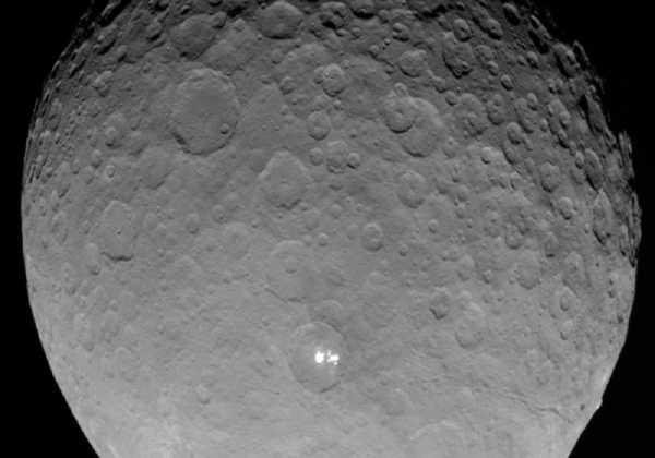 Ένας παγωμένος κόσμος: Ο πλανήτης-νάνος «Δήμητρα» έχει παντού νερό