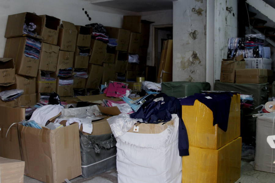 ΕΛ.ΑΣ: Κατασχέθηκαν πάνω από 6.100 απομιμήσεις ρούχων