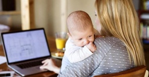 Μητέρες ανηλίκων: Σύνταξη μέχρι και δυο χρόνια νωρίτερα - Αναλυτικά παραδείγματα