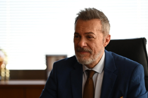 «Ο Τιμωρός»: Ο Λεωνίδας συλλαμβάνει επ’ αυτοφώρω τον Πέτρο και τη Ναταλία
