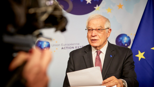 Μπορέλ για τους «αόρατους πολέμους»: Τι είπε για μετανάστες και εμβόλια