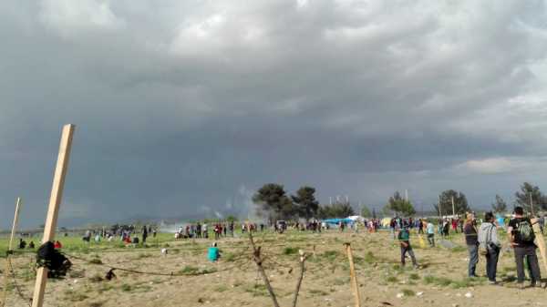 Προς εκτόνωση η κατάσταση στην Ειδομένη - «Πυροσβεστικά» λειτουργεί η βροχή