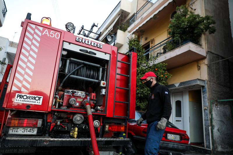 Κερατέα: Αυτοκίνητο έπεσε σε γκρεμό, μεγάλη επιχείρηση της Πυροσβεστικής