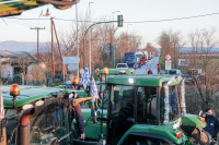 Κλιμακώνουν τις κινητοποιήσεις τους οι αγρότες - Στο τραπέζι κάθοδος με τρακτέρ στην Αθήνα